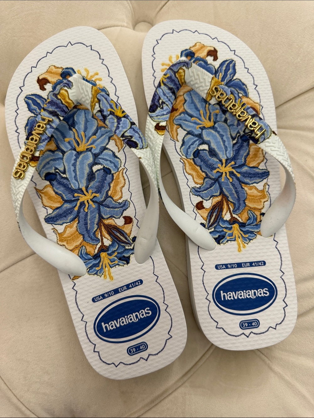 Havaianas Women's White Flip Flops with Blue & Gold Floral Embroidery NWT